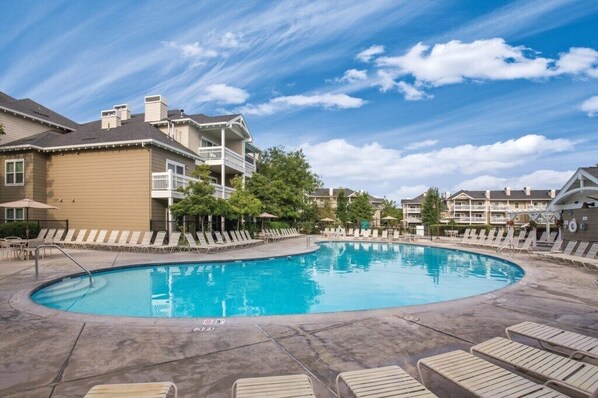 A heated pool - Windsor | Wine Country | Pool & Vineyards | 2BR Twin (Windsor)