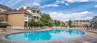 Windsor | Wine Country | Pool & Vineyards | 2BR Twin