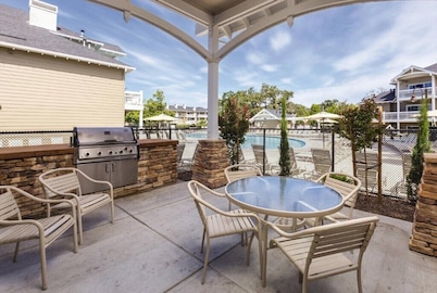 Windsor | Wine Country | Pool & Vineyards | 2BR Twin