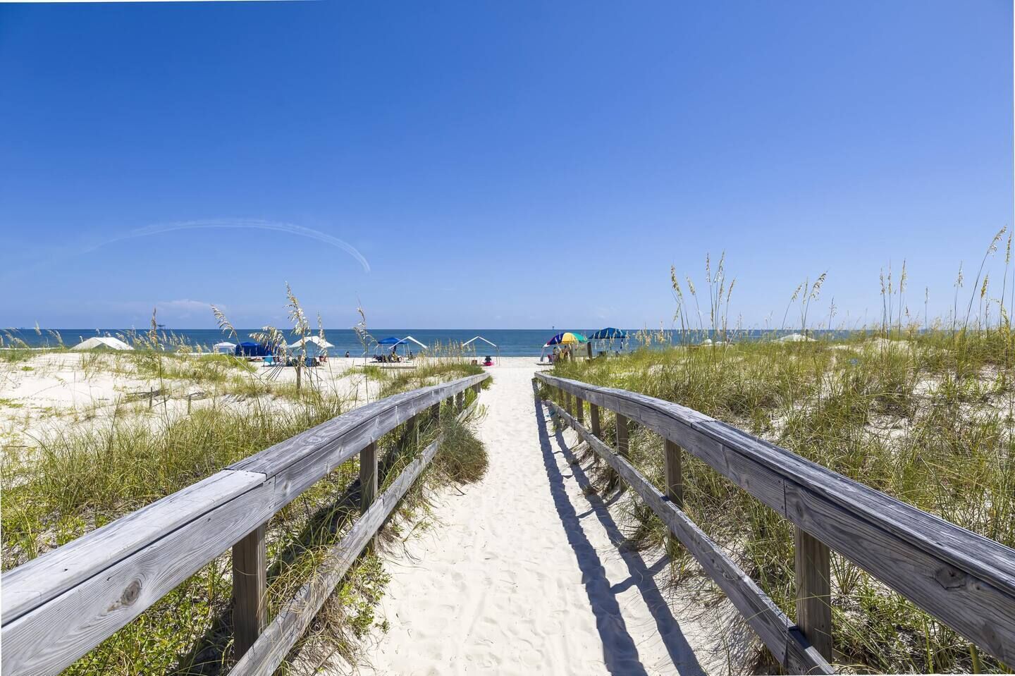 Plage, chaises longues, serviettes de plage