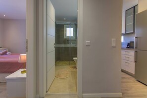 Hair dryer, towels, toilet paper - Christiano 3 bedroom apartment (Kassiopi)