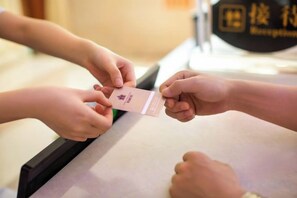Gambar tidak terklasifikasi, 5 dari 105, tombol