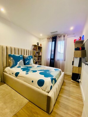 3 bedrooms, iron/ironing board, WiFi, bed sheets