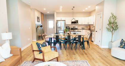 NEW Springmill Escape in Westfield - 2 king beds, office, fenced yard and more