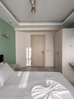 Family House, Courtyard View | Egyptian cotton sheets, premium bedding, desk, laptop workspace - Taksim cozy apartments (Istanbul)