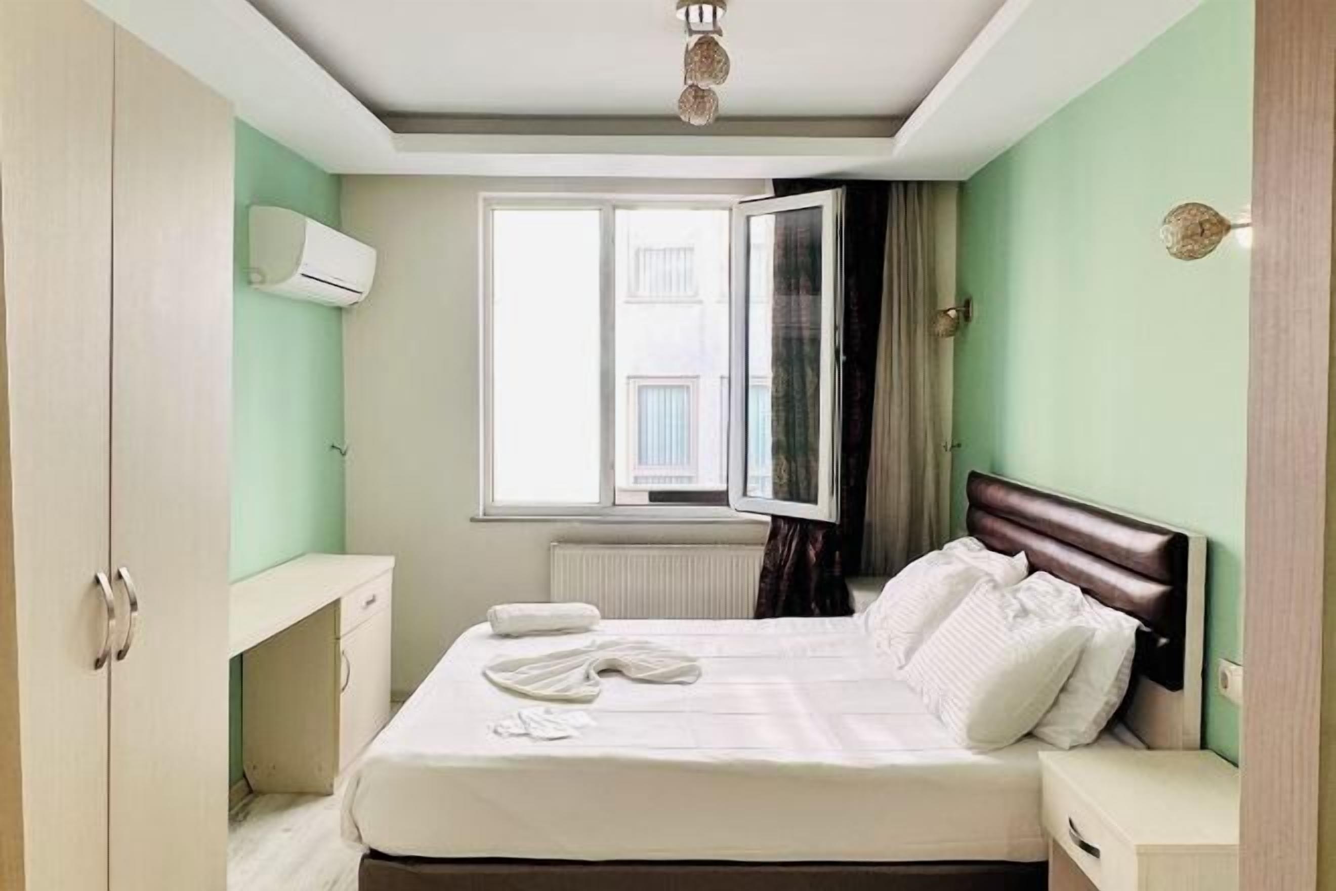 Egyptian cotton sheets, premium bedding, desk, laptop workspace