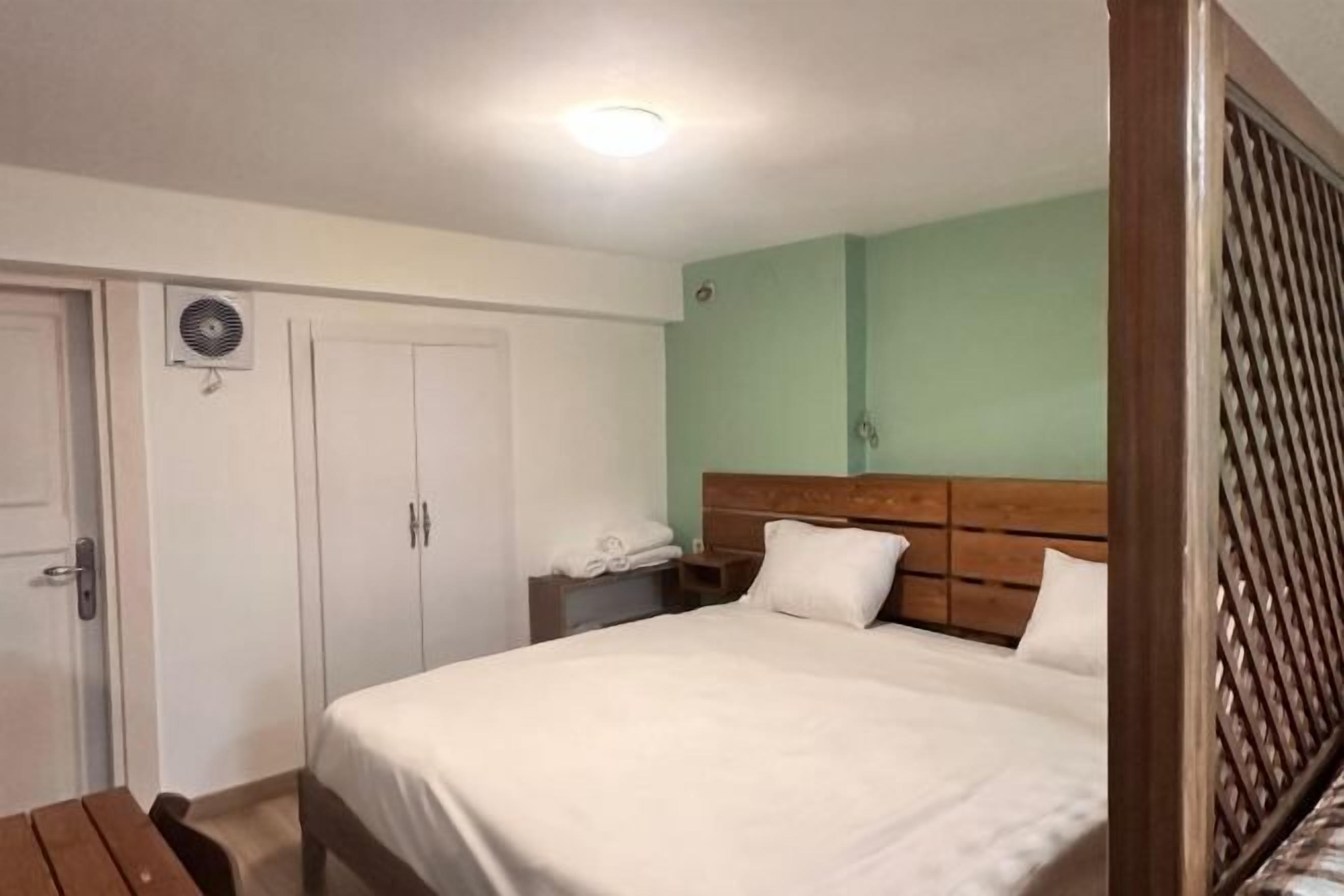 Egyptian cotton sheets, premium bedding, desk, laptop workspace