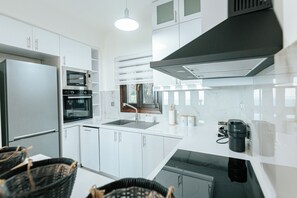 冷蔵庫、電子レンジ、オーブン、食器洗い機