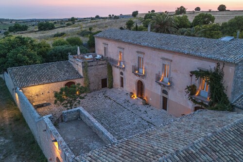 Scifazzo, ancient Sicilian villa with pool