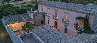 Scifazzo, ancient Sicilian villa with pool