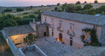 Scifazzo, ancient Sicilian villa with pool