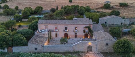 المنشأة من الخارج