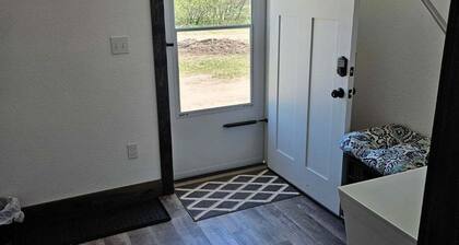 Charming 3-bedroom house in wonderful town of Oshkosh, family and pet friendly!