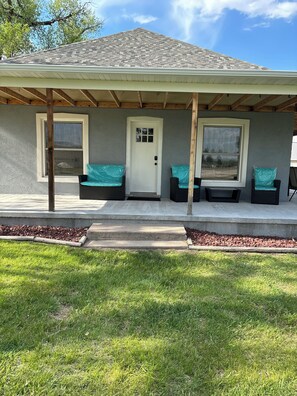 Terrace/patio - Charming 3-bedroom house in wonderful town of Oshkosh, family and pet friendly! (Oshkosh)