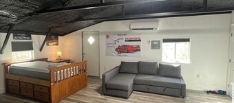 Charming and cozy studio with WiFi Port Charlotte