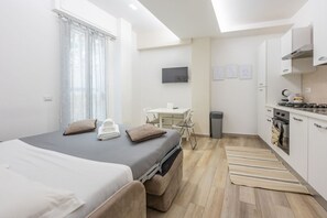2 bedrooms, iron/ironing board, travel cot, WiFi