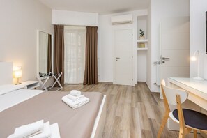 2 bedrooms, iron/ironing board, travel crib, WiFi - Ostiense Flat&Rooms - Suite by Rentbeat (Roma)