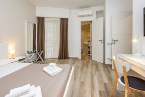 2 bedrooms, iron/ironing board, travel cot, WiFi