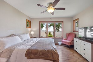 3 bedrooms, iron/ironing board, free WiFi, bed sheets