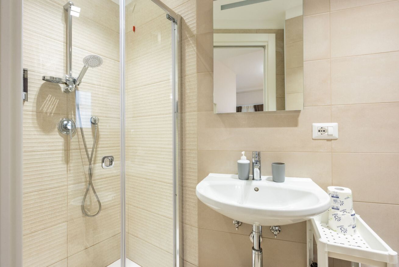 Dusche, Haartrockner, Bidet, Handtücher