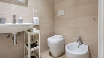 Dusche, Haartrockner, Bidet, Handtücher