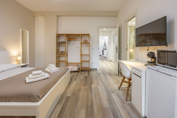 1 habitación, tabla de planchar con plancha, wifi y ropa de cama
