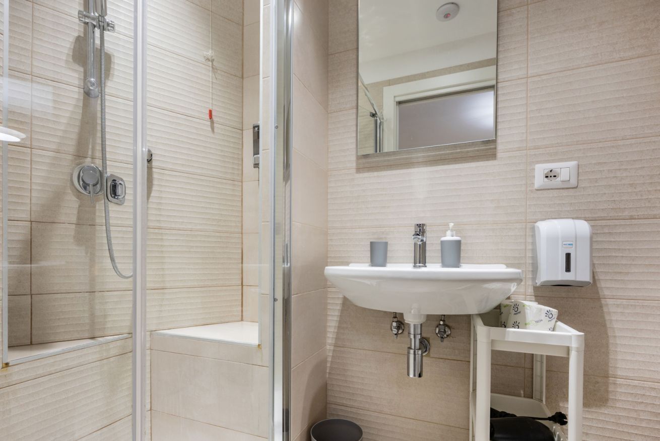 Dusche, Haartrockner, Bidet, Handtücher
