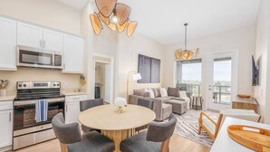 Unclassified image, 3 of 25, button - Lux Penthouse~King Beds~Workspaces~Parking~ Near Zoo, Balboa Park! (San Diego)