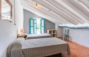 4 bedrooms, free WiFi, bed sheets