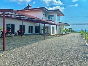 Exterior - Spacious 4 bedroom Beach house with WiFi, AC in beautiful Jaco Playa Hermosa (Jaco Garabito)