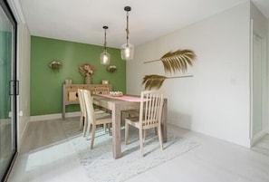 Dining - Sand & Sea Oasis: Condo with Private Beach Access (Holmes Beach)