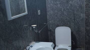 Executive Room, City View | Bathroom | Shower, towels, soap, shampoo