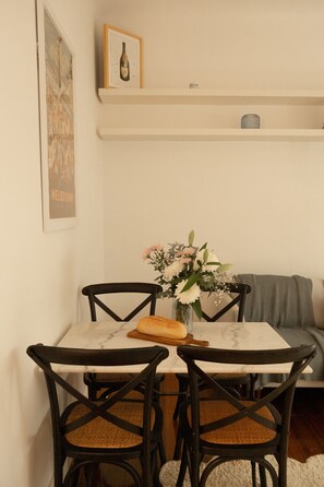 Dining - Art Deco Gem in Albert Park (Melbourne)