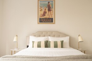 2 bedrooms, iron/ironing board, free WiFi, bed sheets - Art Deco Gem in Albert Park (Melbourne)