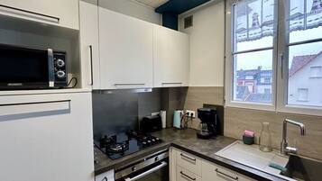 Microonde, forno, lavastoviglie, macchina per tè/caffè