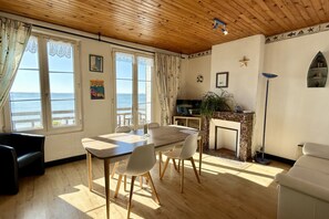 Dining - La croisière, apartment with terrace overlooking the Baie de Somme (Le Crotoy)