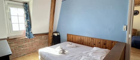 2 bedrooms, bed sheets