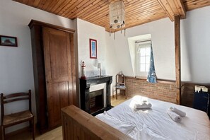 2 bedrooms, bed sheets