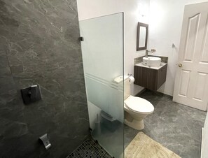 Dusche, Handtücher, Seife, Toilettenpapier