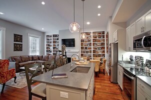 Apartamento, vistas al parque | Cocina privada | Cafetera o tetera y tostadora