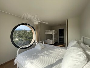 3 bedrooms, iron/ironing board, WiFi, bed sheets - Luxury and serenity in this villa near the sea between St Cyprien and Pinarello (Lecci)