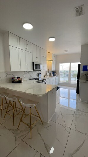 Fridge, microwave, oven, stovetop - 4 Beds/4Baths ROOFTOP! Gorgeous MODERN 360 degree views STEPS TO THE BEACH! (Pensacola Beach)