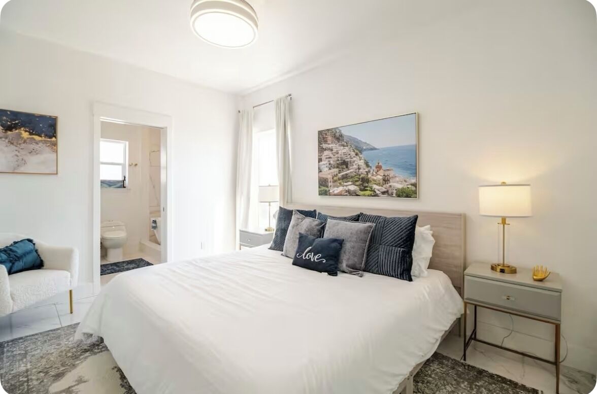 4 makuuhuonetta, silitysrauta/-lauta, vauvan matkasänky, ilmainen Wi-Fi