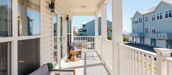 4 Beds/4Baths ROOFTOP! Gorgeous MODERN 360 degree views STEPS TO THE BEACH!