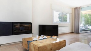 Casa, 4 dormitoris, terrassa | Sala d'estar