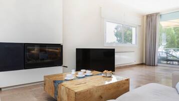 House, 4 Bedrooms, Terrace | Living room