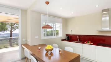 Casa, 4 habitaciones, terraza | Comedor