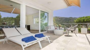 Nhà, 4 phòng ngủ, hiên | Ban công