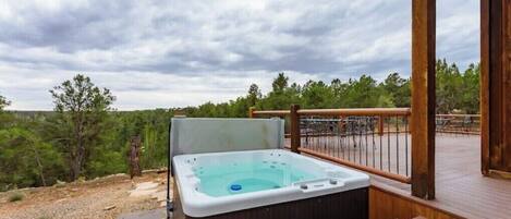 Outdoor spa tub