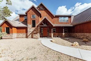 Exterior - Zion Views- The Retreat +Resort Access (Orderville)